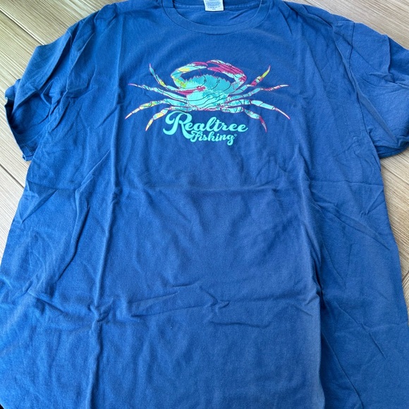 Realtree Blue Tee with Vibrant Crab Design - Picture 1 of 4